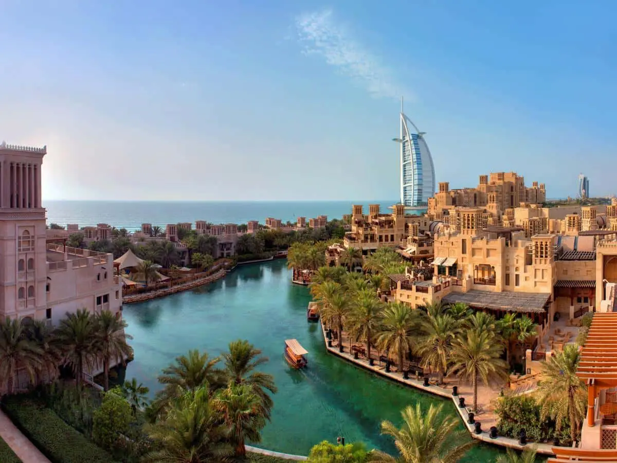 مدینت جمیرا لیوینگ (Madinat Jumeirah Living) واقع در جمیرا توسط شرکت سازنده دبی هلدینگ برای فروش